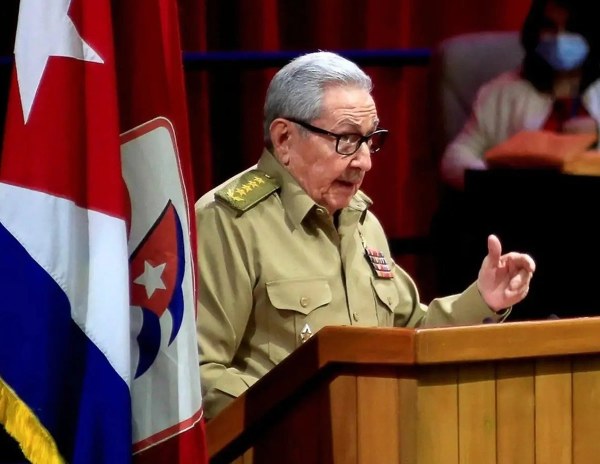 Diputados de Morena defienden a Raúl Castro