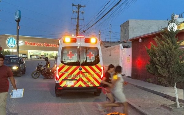 Motociclista y su esposa resultan lesionados tras choque