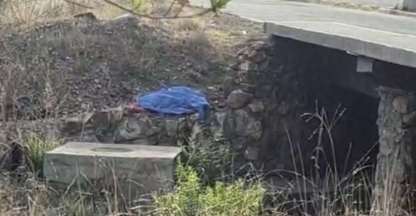 Muere mujer al caer en arroyo