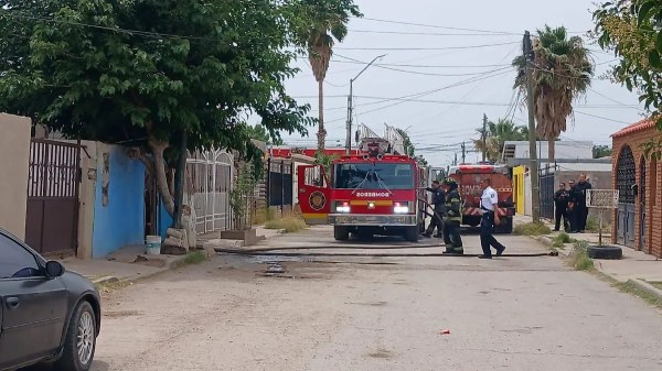 Sufre quemaduras tras incendio en casa