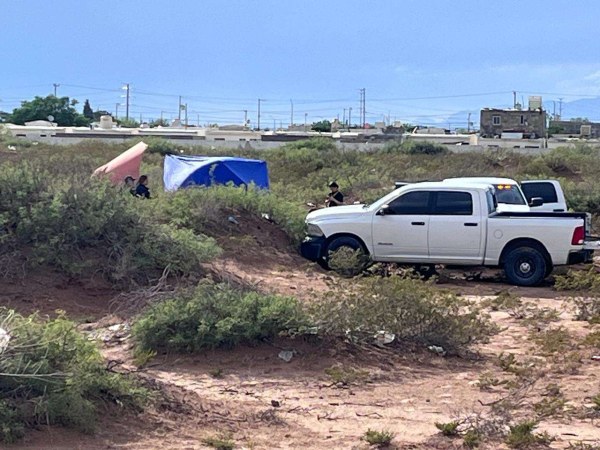 Hallan muerto enterrado en baldío
