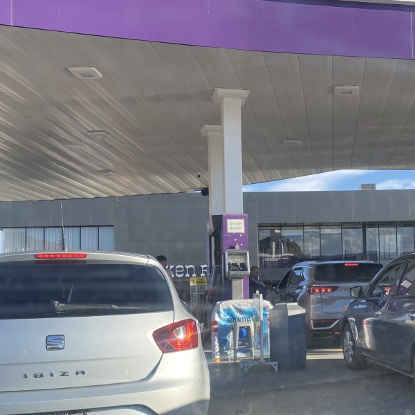 Reportan desabasto de gasolina magna