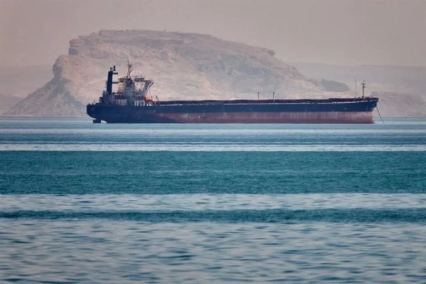 Ataca EU sitios de lanzamiento de misiles y buques de Irán