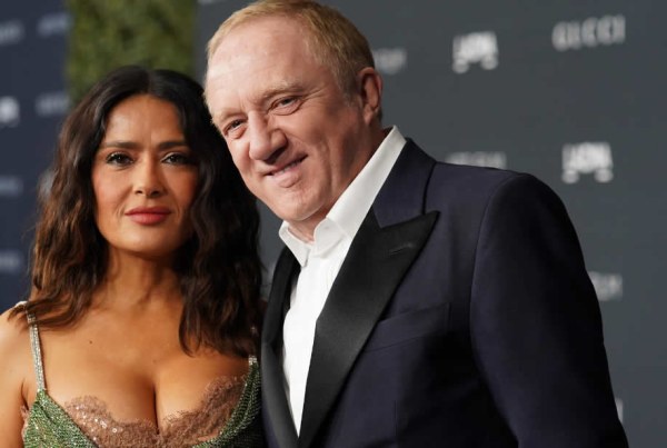 Salma Hayek se divorcia por infidelidad de su esposo