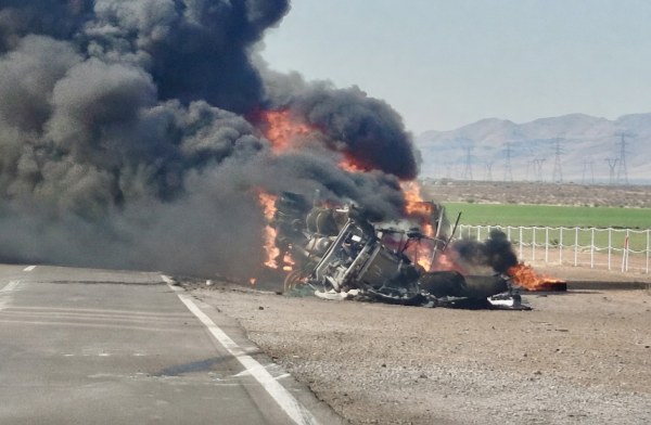 Se incendia tráiler en carretera a Juárez