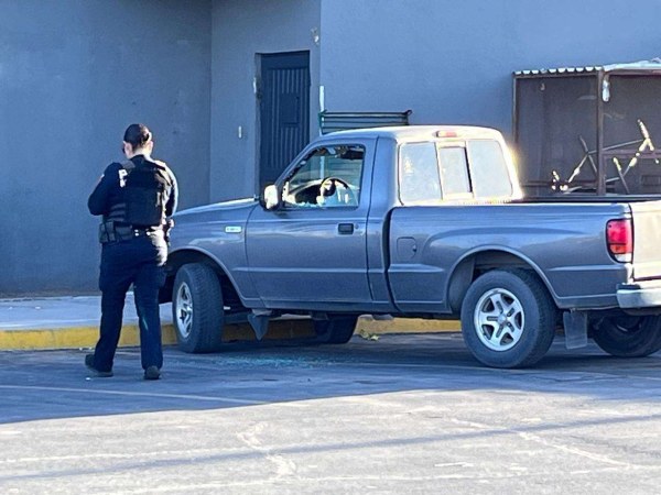 Lo ejecutan en estacionamiento de Walmart