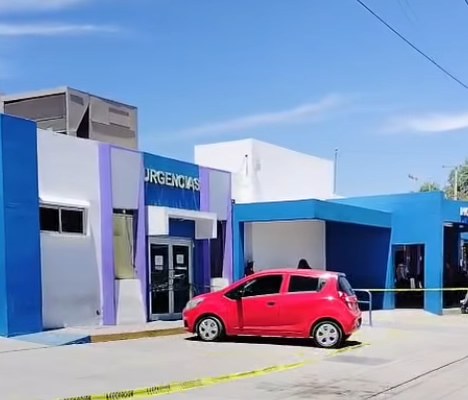 Fallece mujer afuera de hospital