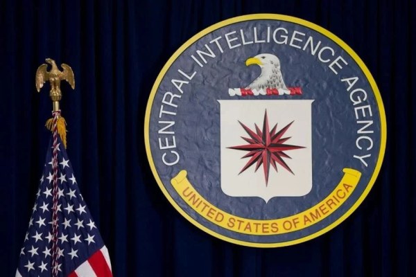 Detienen a un ex alto cargo de la CIA con 40 mdd en oro