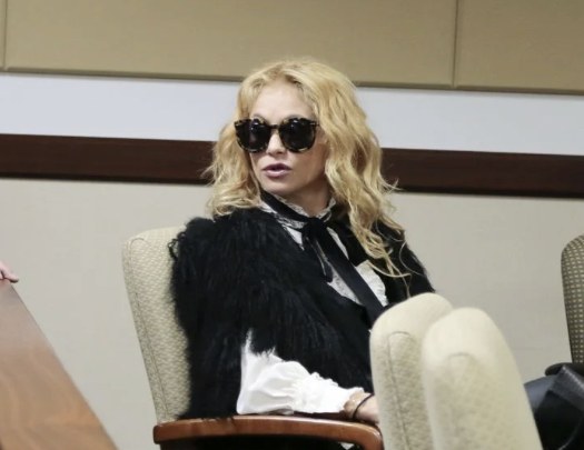 Paulina Rubio se queda sin abogados a días de perder custodia