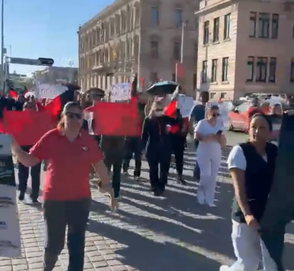 Protestan sindicalizados del IMSS