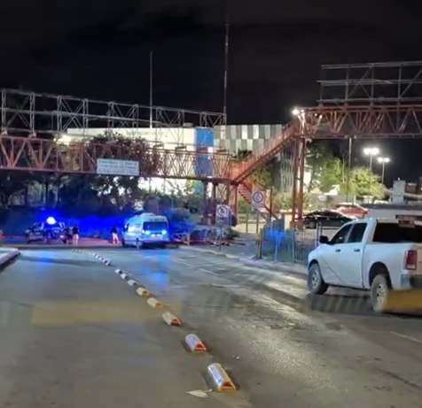 Muere afuera de hospital