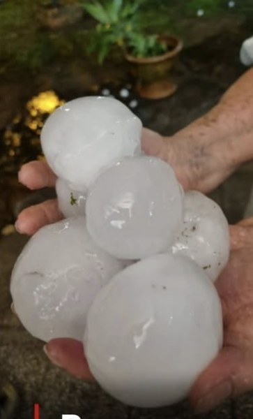 Cae granizo del tamaño de pelota de Tenis