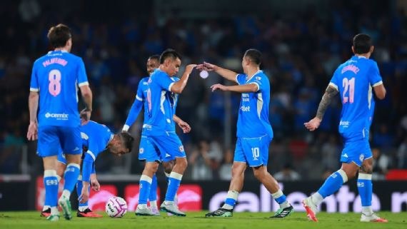 Cruz Azul rescata empate vs Pumas