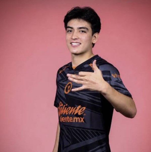 Gilberto Mora cumple 18 años