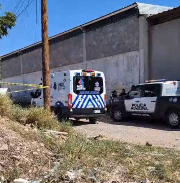 Hallan muerto en baldío