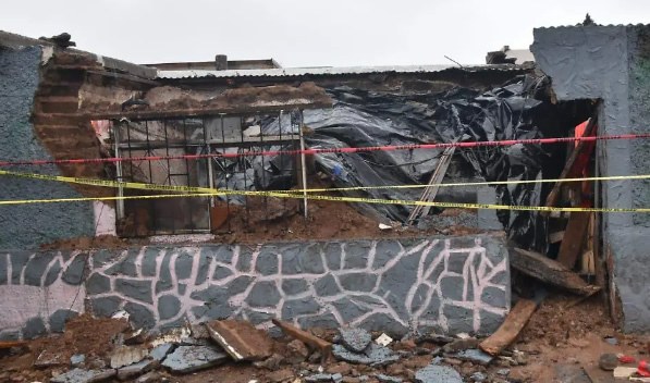 Se derrumba vivienda en la colonia Nombre de Dios
