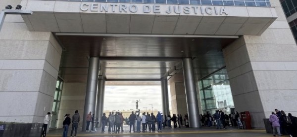 Aplazan audiencia inicial de César Jáuregui