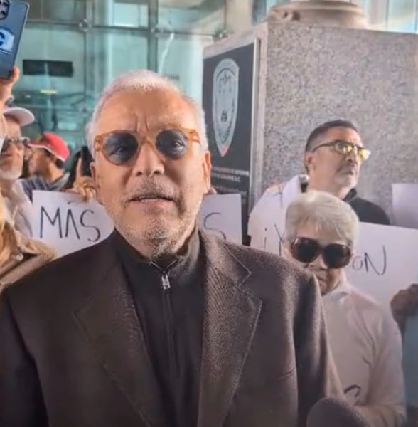 Jáuregui es un preso político: Juan Blanco