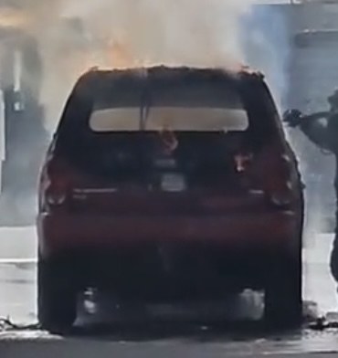 Se incendia camioneta en el de la Juventud 