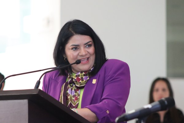 Se registra sobrina de AMLO para candidatura de Morena
