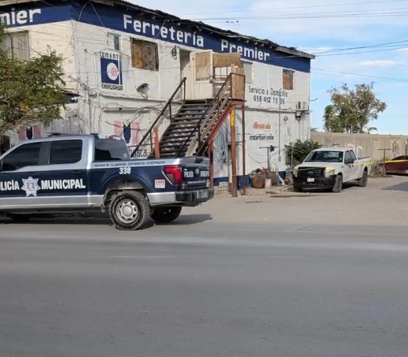Muere dentro de ferretería