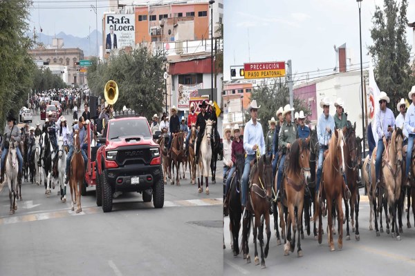 Jinetes recorren las avenidas de la ciudad