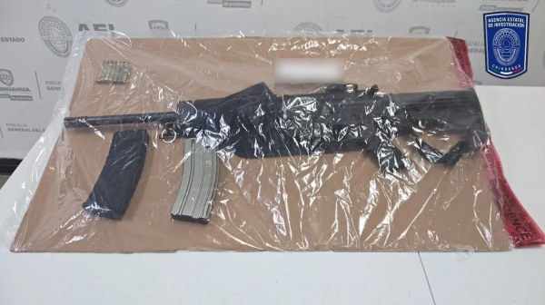 Aseguran arma larga y droga en Anáhuac