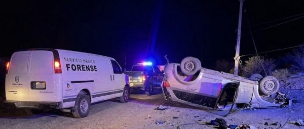Joven muere electrocutado tras volcadura