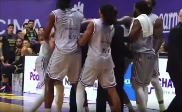 Se agarran a golpes jugadores de Dorados