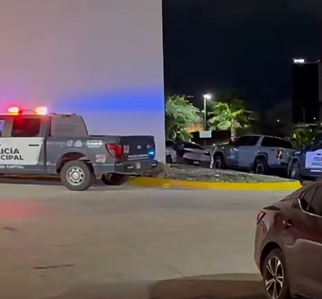 Llega baleado al hospital Ángeles