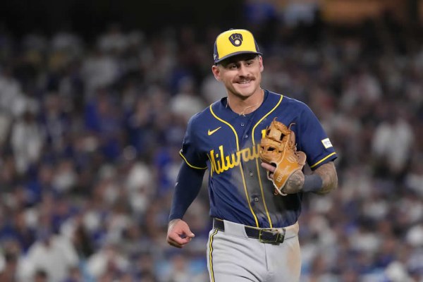 Los mexicanos Romero y Ortiz ganan la Serie Mundial con Milwaukee