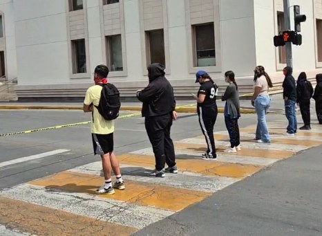 Bloquean normalistas el centro