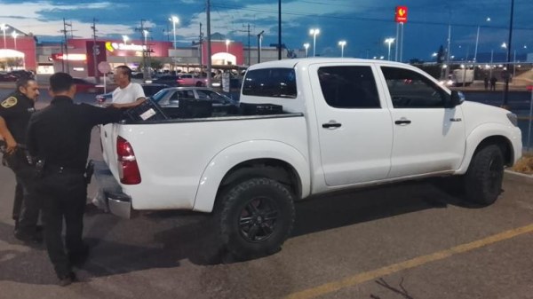 Recuperan pick up tras fraude de depósito sin fondos