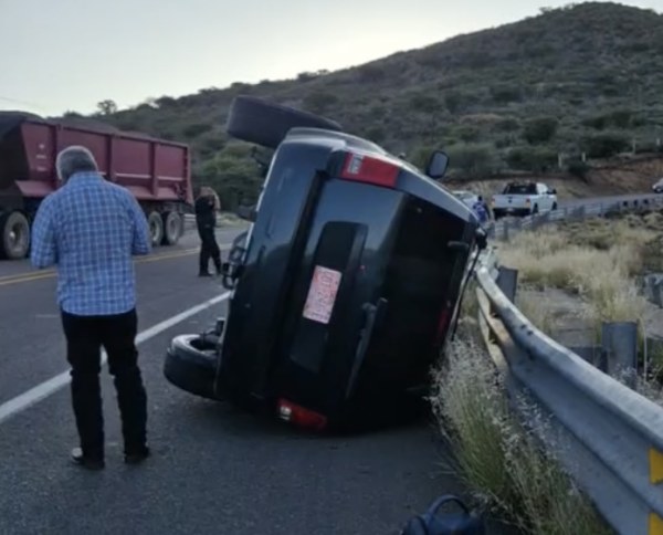 Volcadura en la carretera Matamoros-Parral