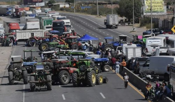 Productores lecheros evalúan bloqueos por falta de pagos