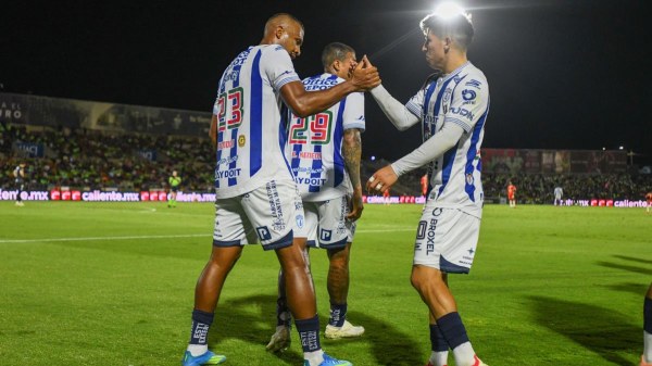 Pachuca derrota 2-0 a Bravos de Juárez