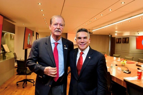 Se reúne Fox con 