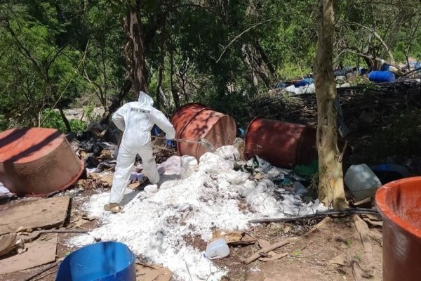 Hallan dos toneladas de droga en narcolaboratorio