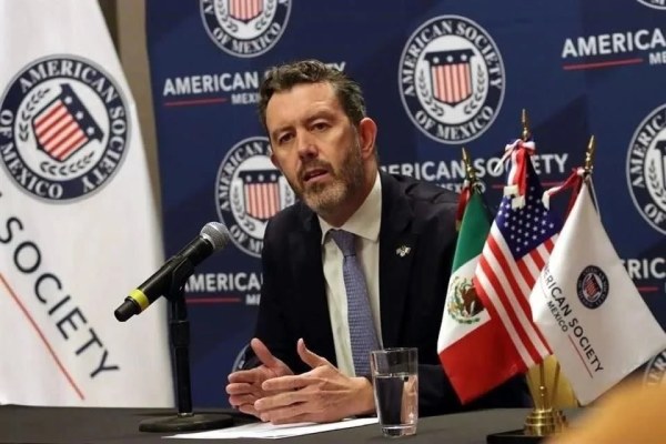 Larry Rubin califica como error iniciativa de Sheinbaum de doble nacionalidad