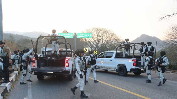 Hallan tres cuerpos en la México-Acapulco