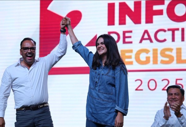 Andrea Chávez respalda a Loera en informe
