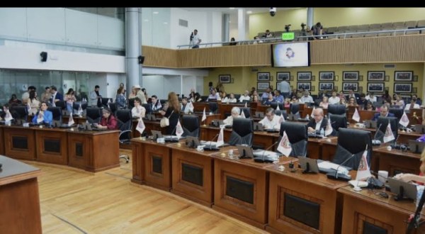 Analizan hoy dar autonomía a FGE 