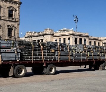 Inicia el montaje de escenario para los festejos del 15 de septiembre