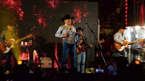 Confirma Sheinbaum a Intocable para fiesta del Grito