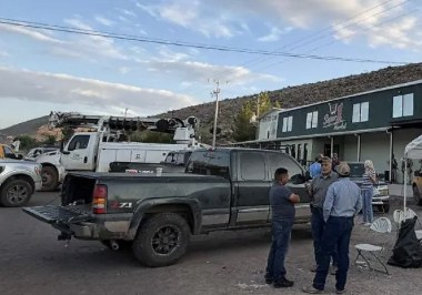 Sigue bloqueo de agricultores en Le Barón a CFE