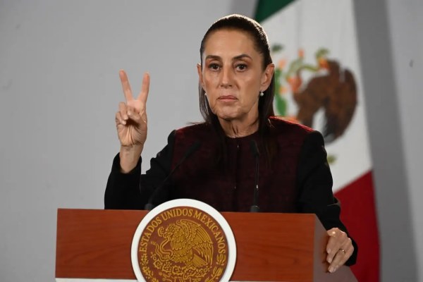 Afirma Sheinbaum que no habrá gasolinazos ni aumento de impuestos
