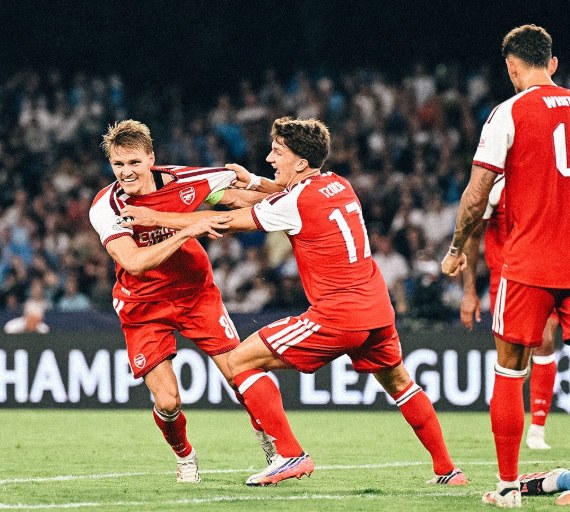 Derrota Arsenal al Napoli en Champions