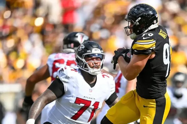 Steelers vencen 20-13 a Falcons en debut de Mike McCarthy