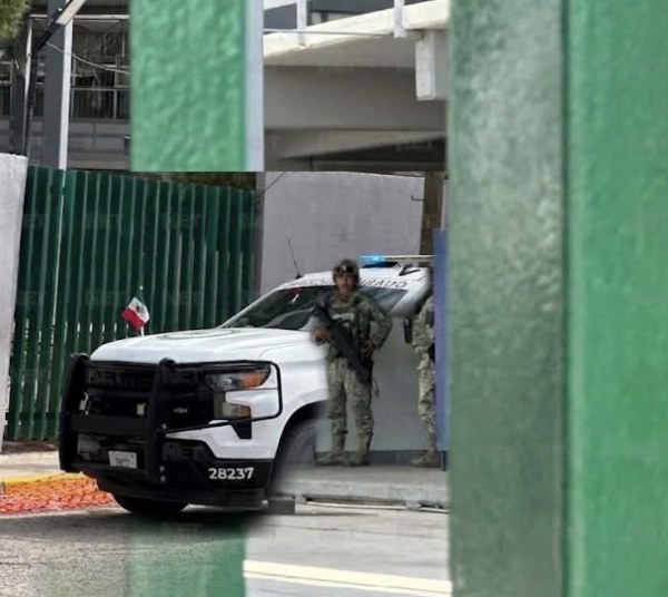 Resguardan Conalep Juárez II tras alerta por posible riña