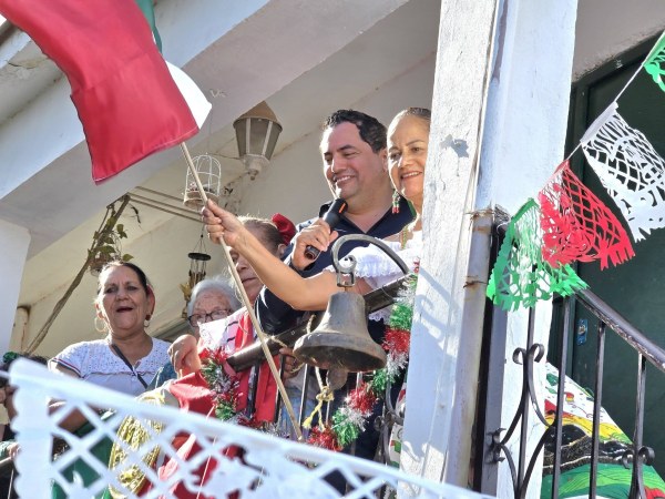 Celebra Alan Falomir fiestas patrias con adultos mayores en Villa Juárez